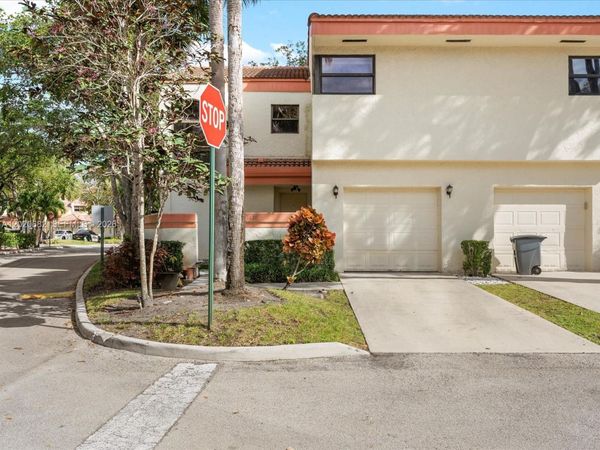 3400 Emerald Oaks Dr , Unit 801, Hollywood, FL 33021