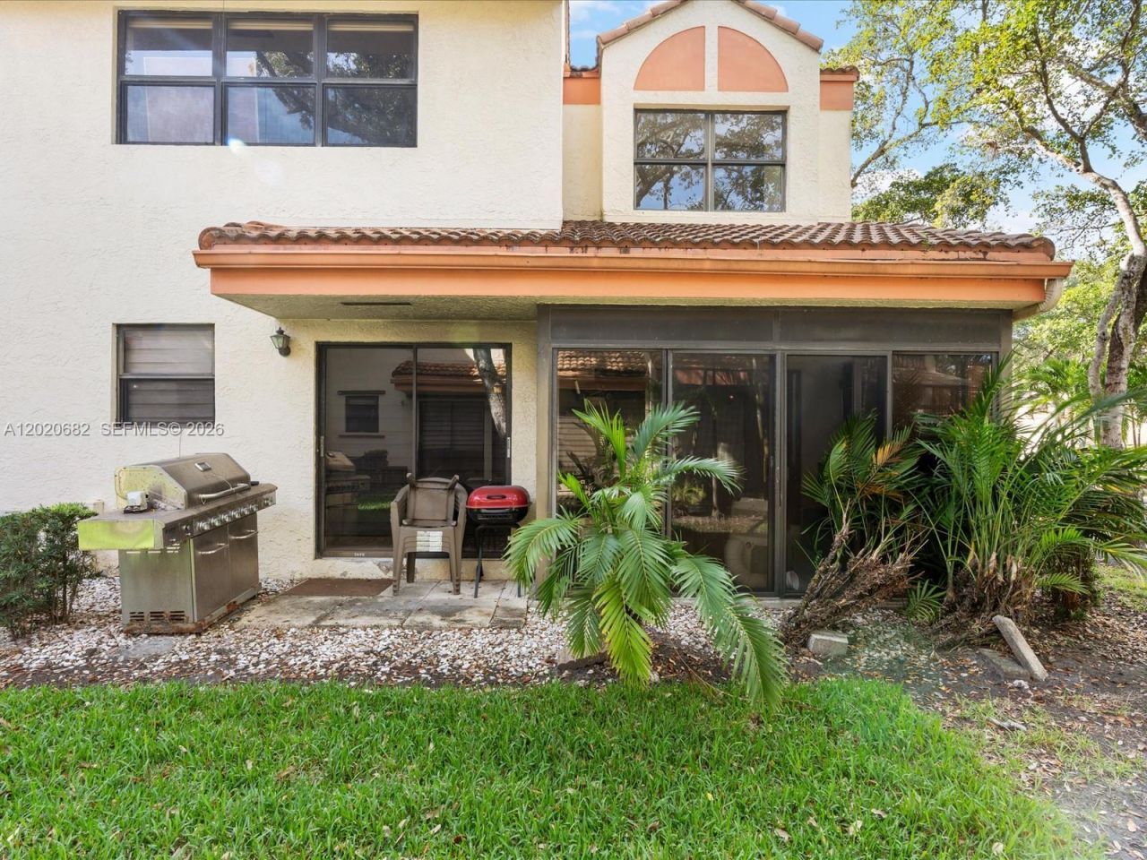 3400 Emerald Oaks Dr , Unit 801, Hollywood, FL 33021 Photo