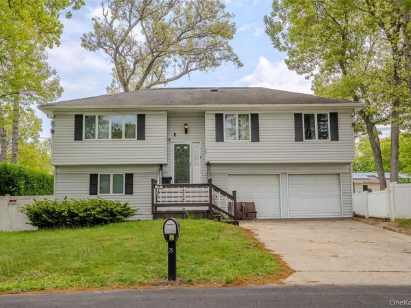 75 Park Avenue , Ronkonkoma, NY 11779