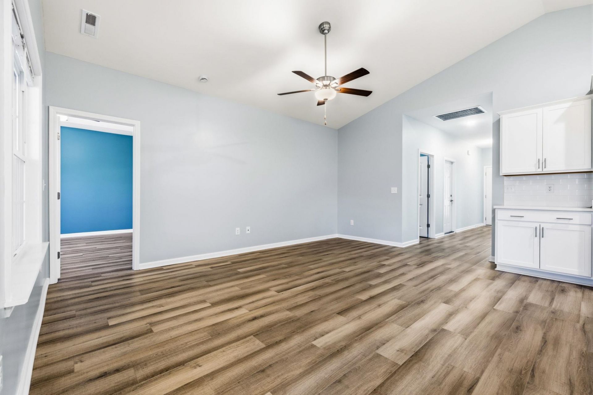 380 Lifestyle Court  Photo 9