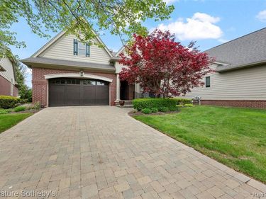 5375 Pembrooke Crossing Court, West Bloomfield Twp, MI 48322