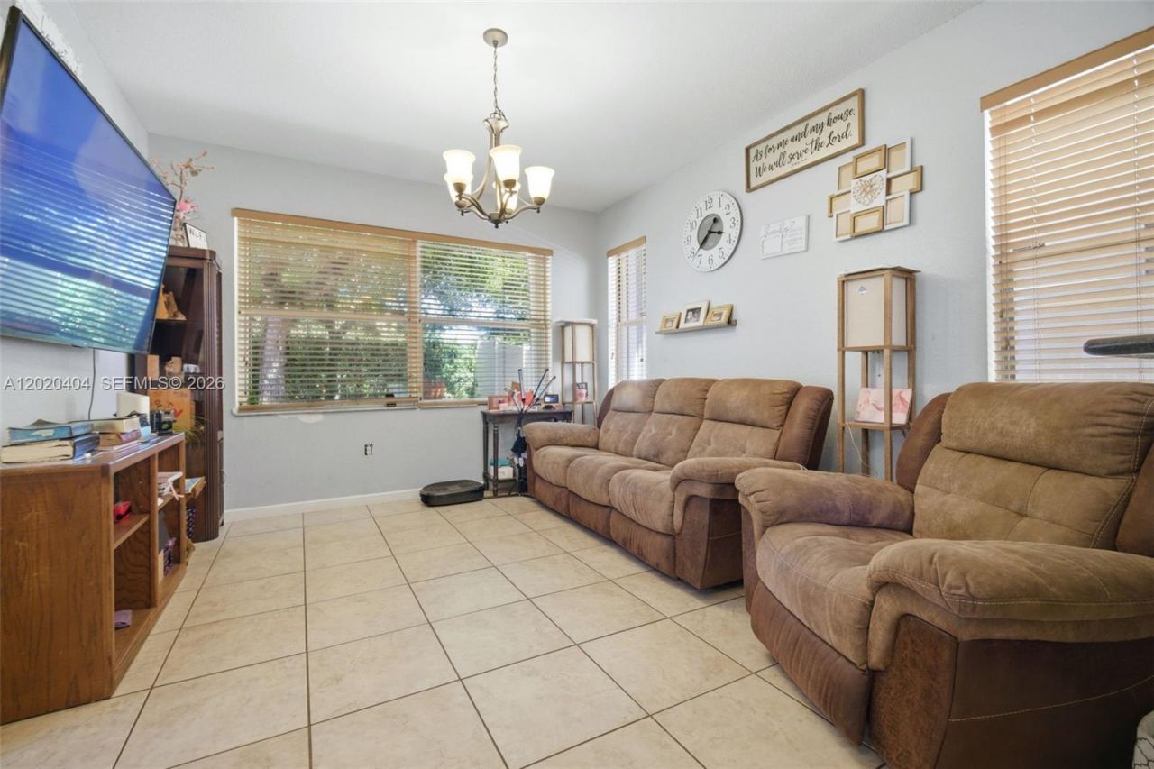 977 NE 37th Pl, Homestead, FL 33033 Photo