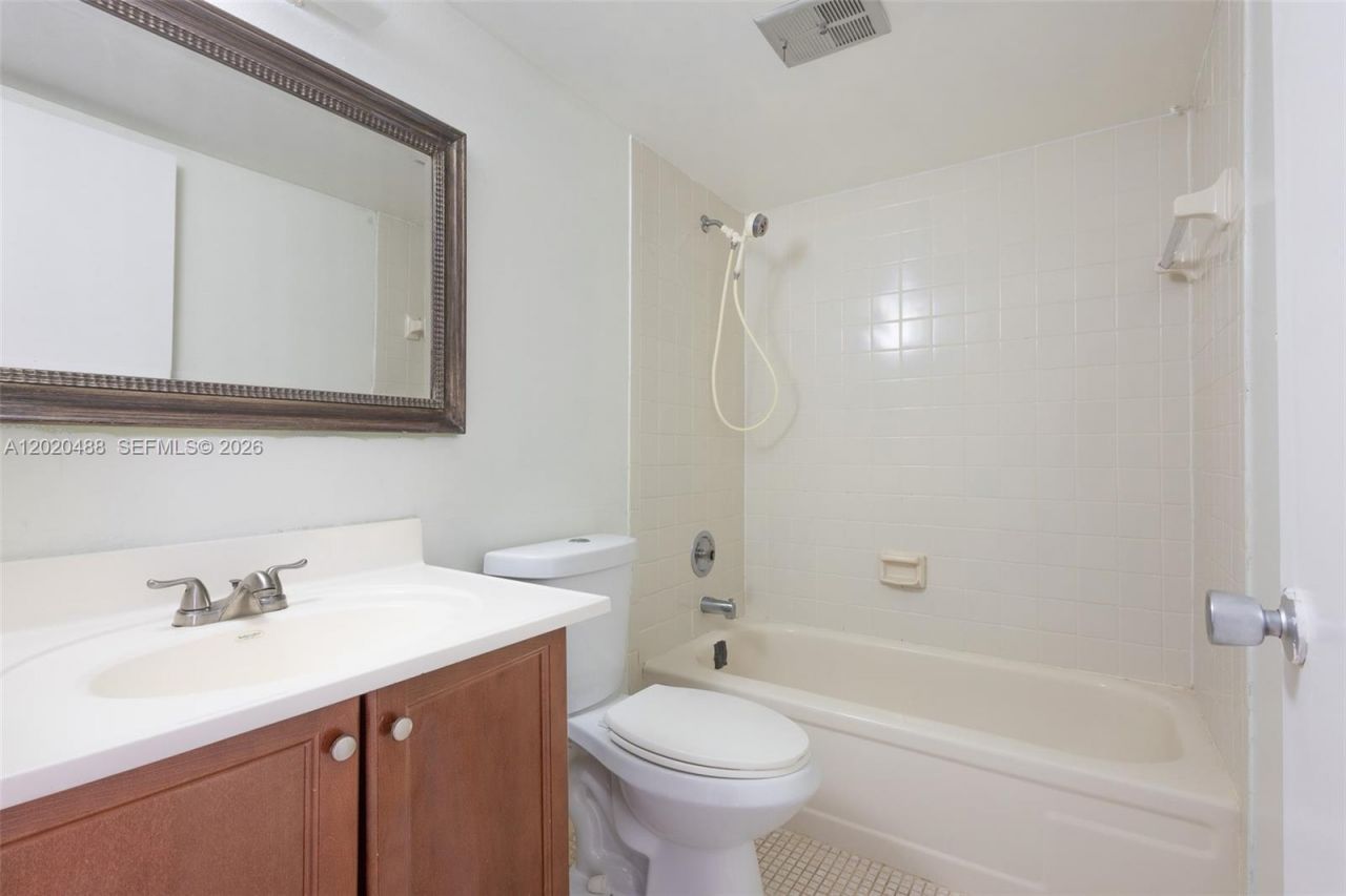 7350 NW 18th St, Unit 206, Margate, FL 33063 Photo