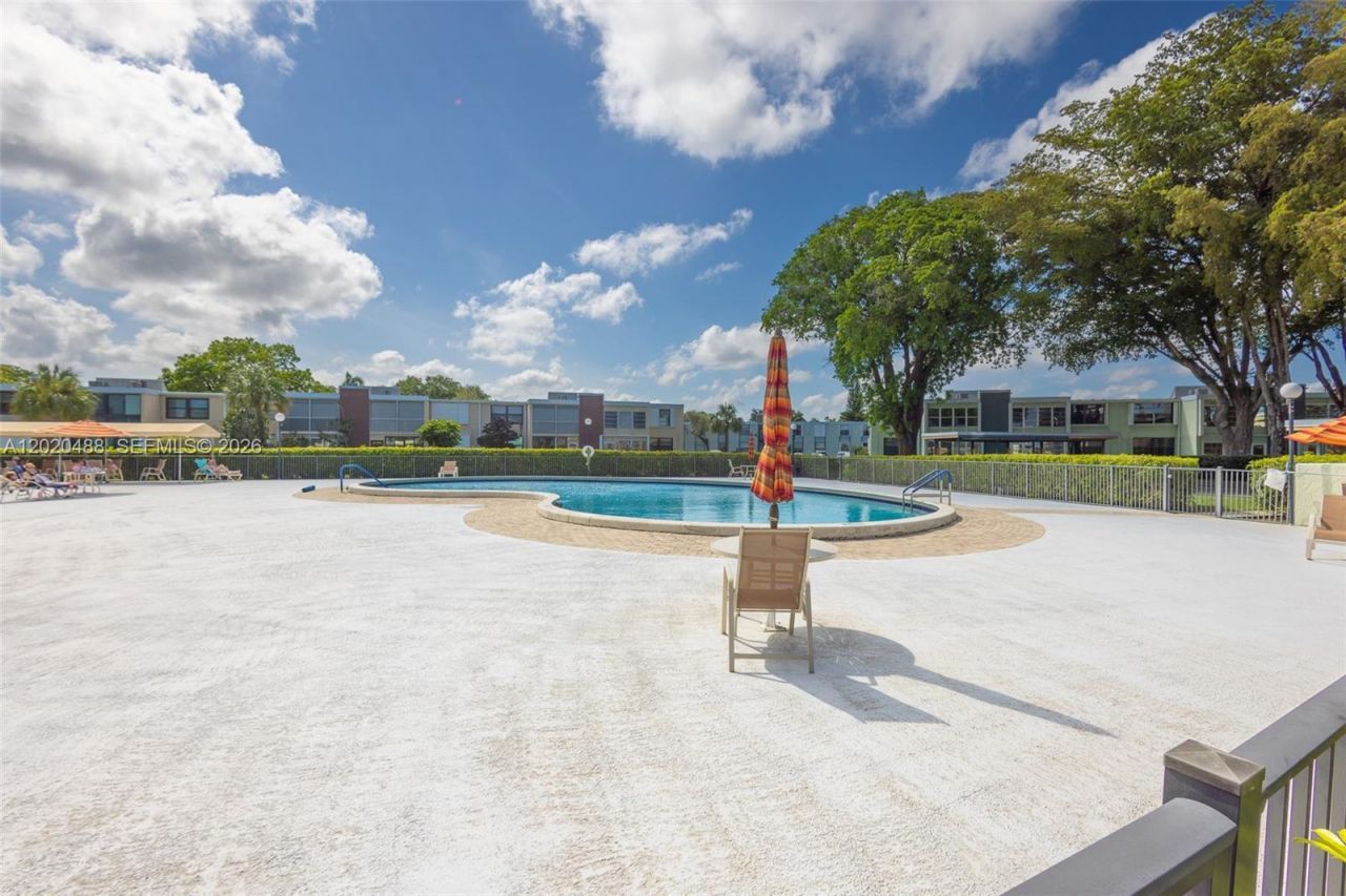 7350 NW 18th St, Unit 206, Margate, FL 33063 Photo