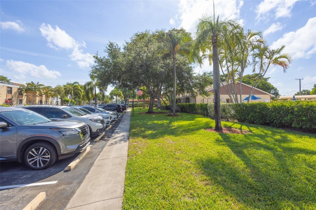 7350 NW 18th St, Unit 206, Margate, FL 33063 Photo