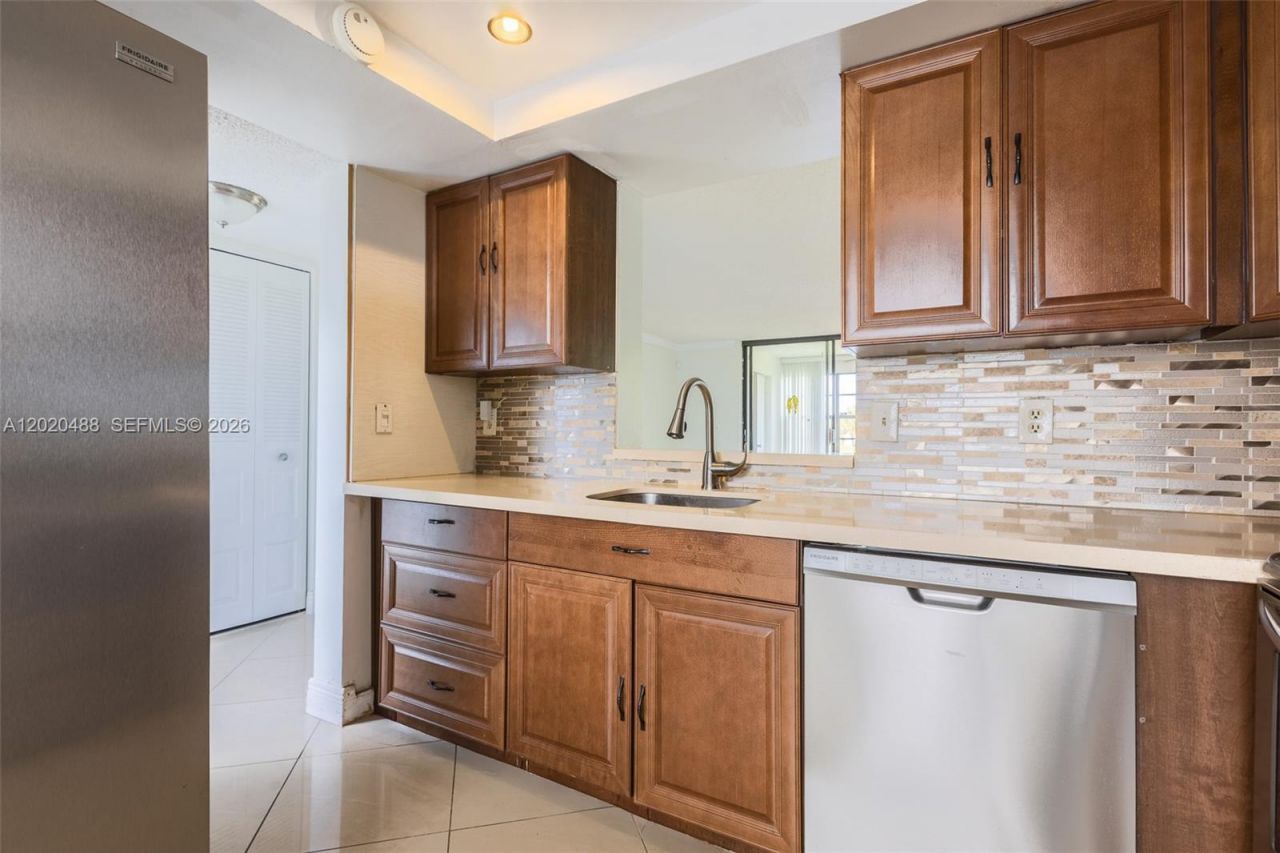 7350 NW 18th St, Unit 206, Margate, FL 33063 Photo