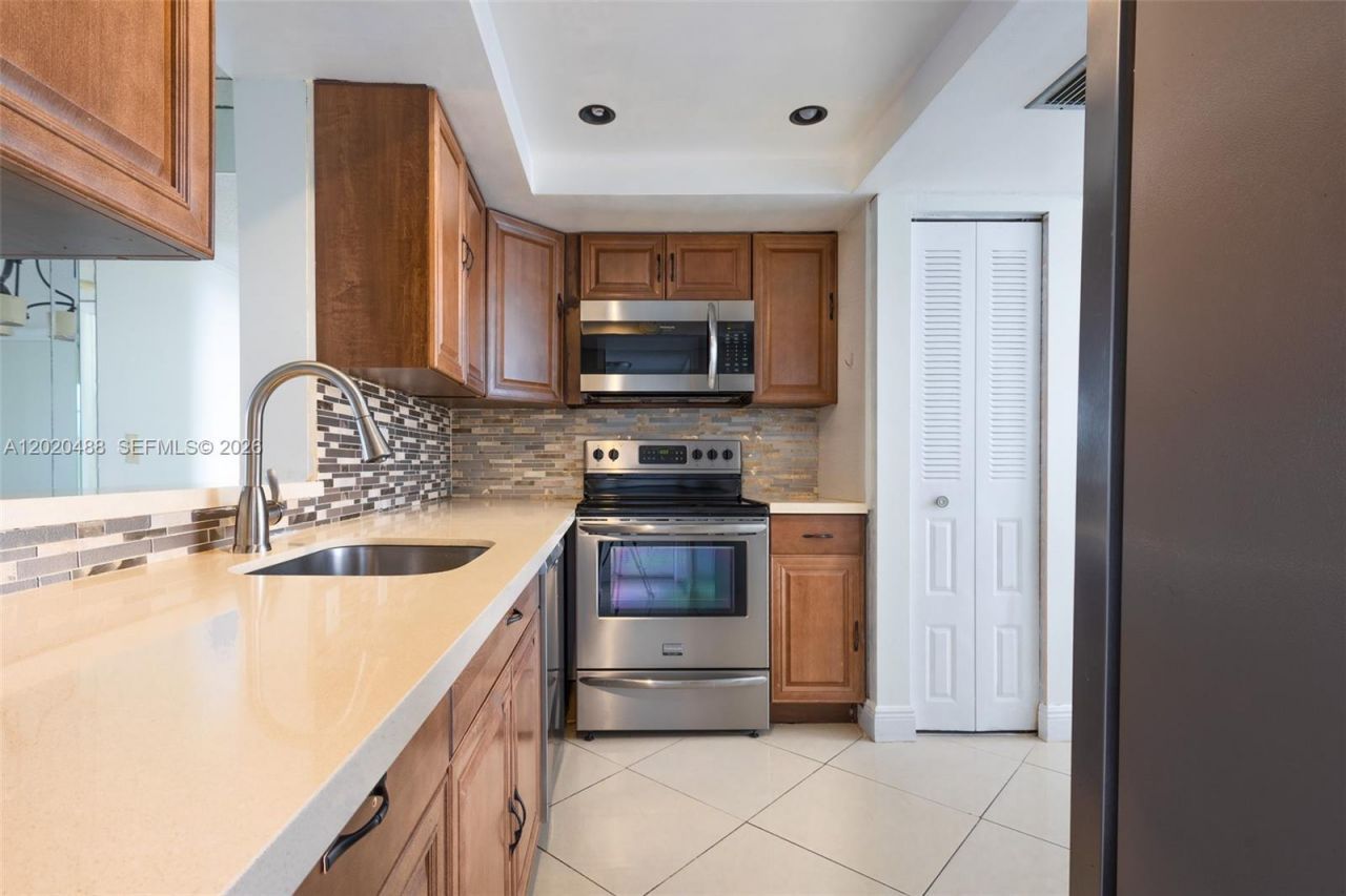 7350 NW 18th St, Unit 206, Margate, FL 33063 Photo