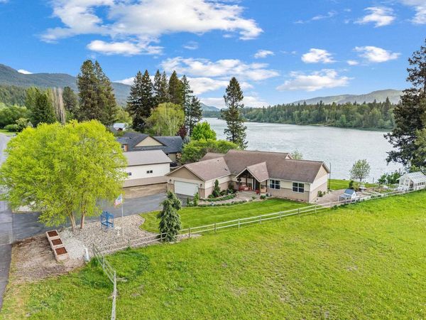 321 S Reflection Dr, Ione, WA 99139