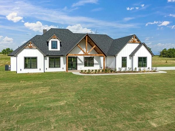 108 Bear Cat Court , Alvord, TX 76225