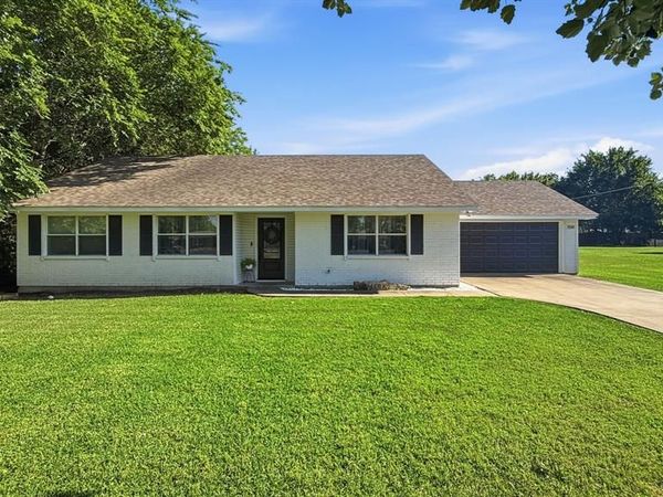 704 W Bells Boulevard, Bells, TX 75414