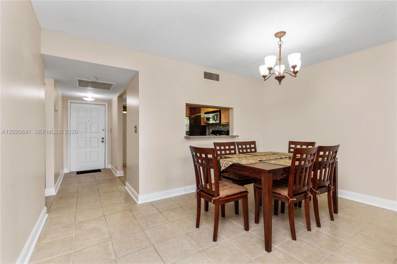 901 Colony Point Cir , Unit 521, Pembroke Pines, FL 33026 Photo