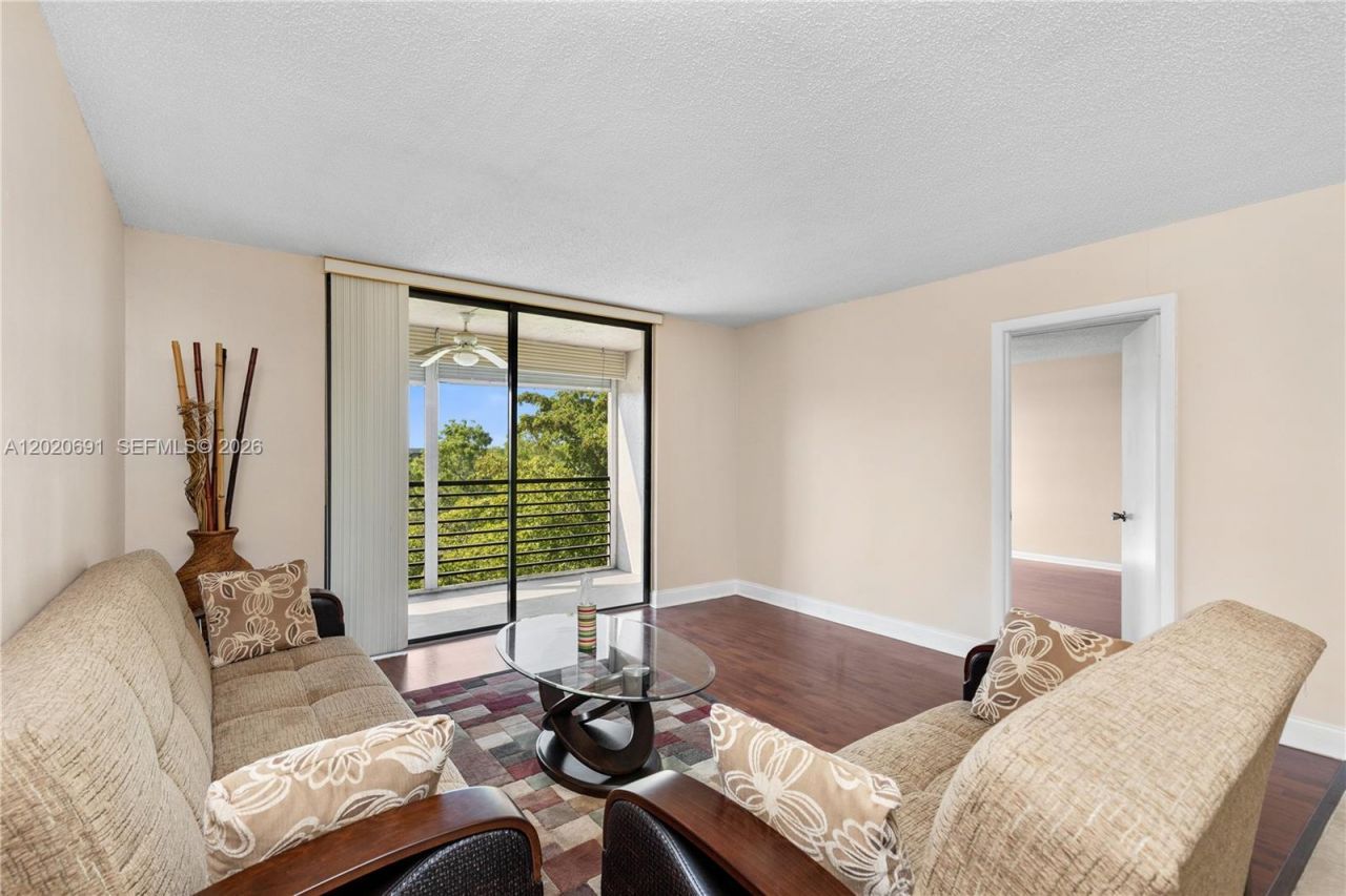 901 Colony Point Cir , Unit 521, Pembroke Pines, FL 33026 Photo