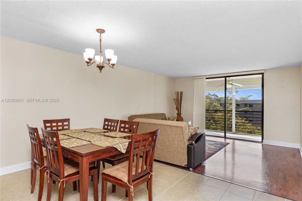 901 Colony Point Cir , Unit 521, Pembroke Pines, FL 33026 Photo