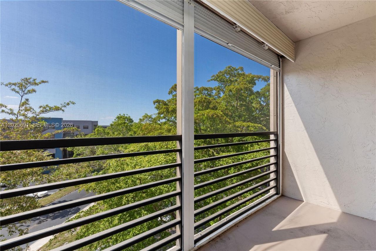 901 Colony Point Cir , Unit 521, Pembroke Pines, FL 33026 Photo