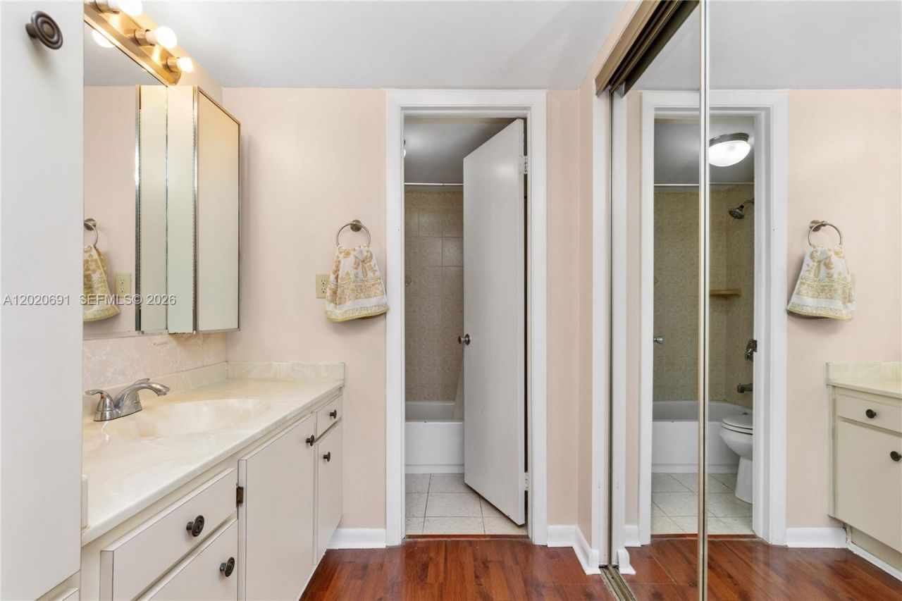 901 Colony Point Cir , Unit 521, Pembroke Pines, FL 33026 Photo