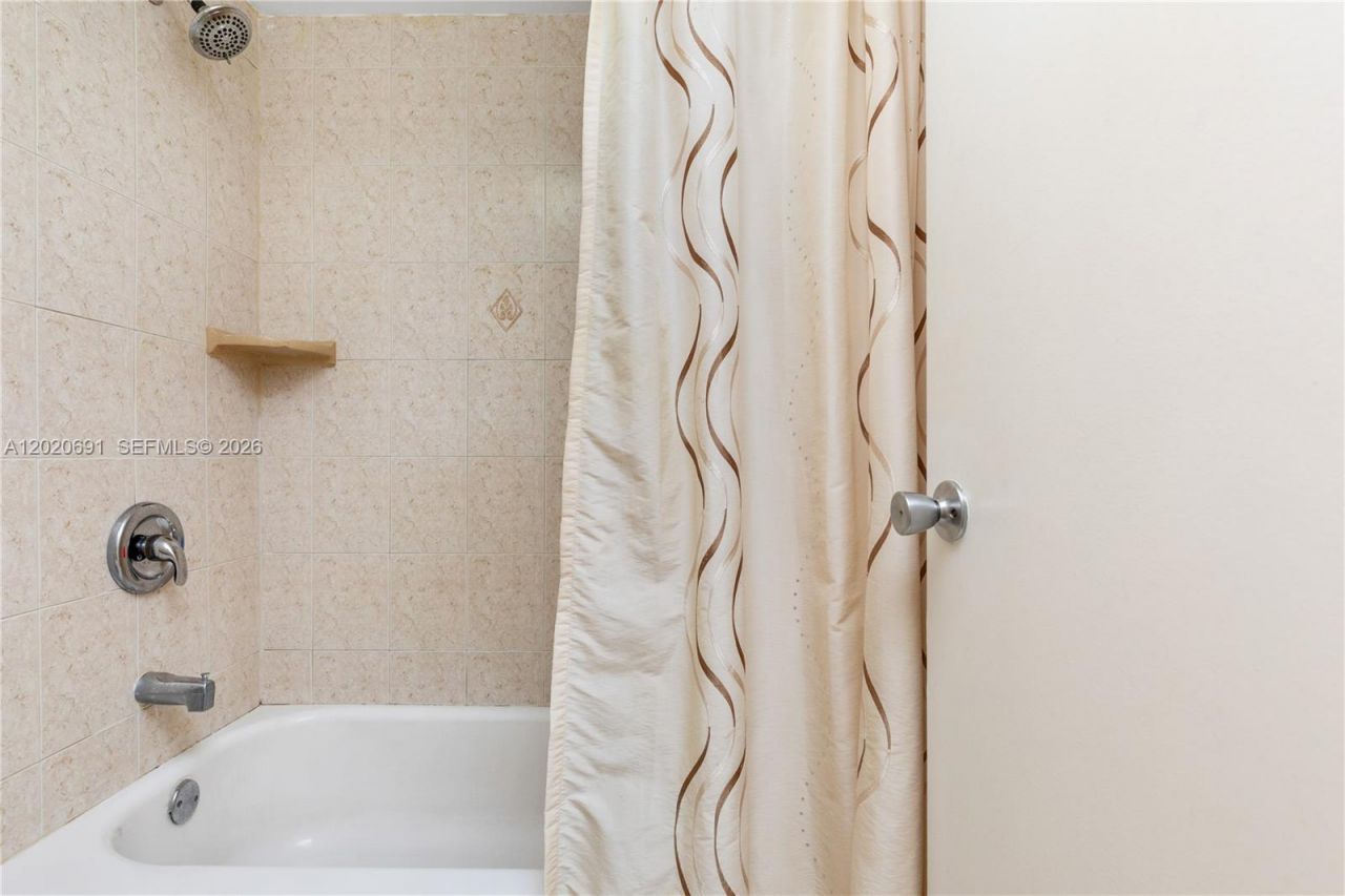 901 Colony Point Cir , Unit 521, Pembroke Pines, FL 33026 Photo
