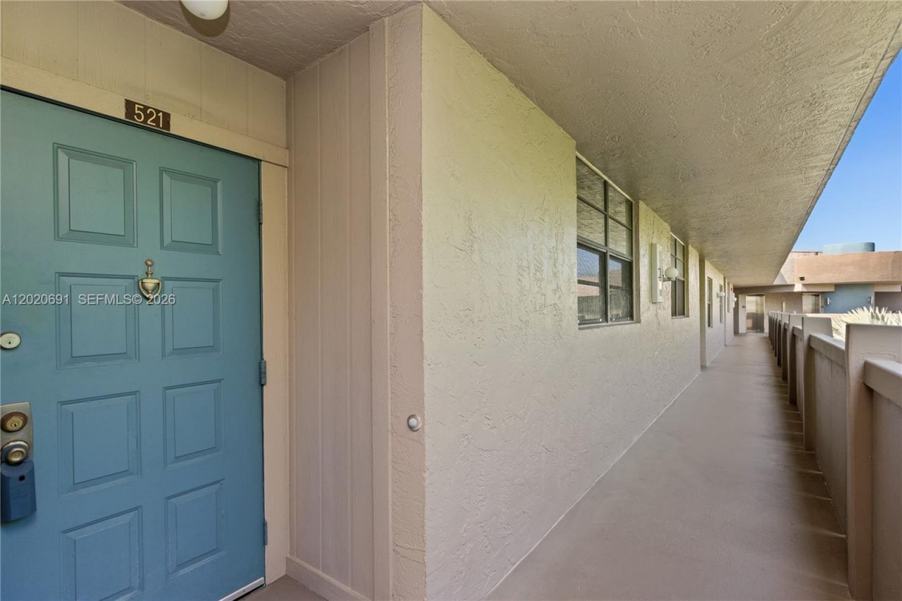 901 Colony Point Cir , Unit 521, Pembroke Pines, FL 33026 Photo