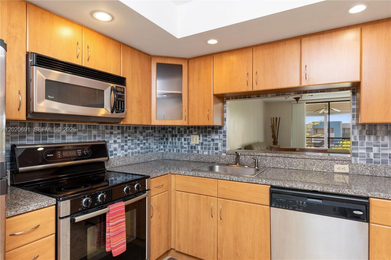 901 Colony Point Cir , Unit 521, Pembroke Pines, FL 33026 Photo