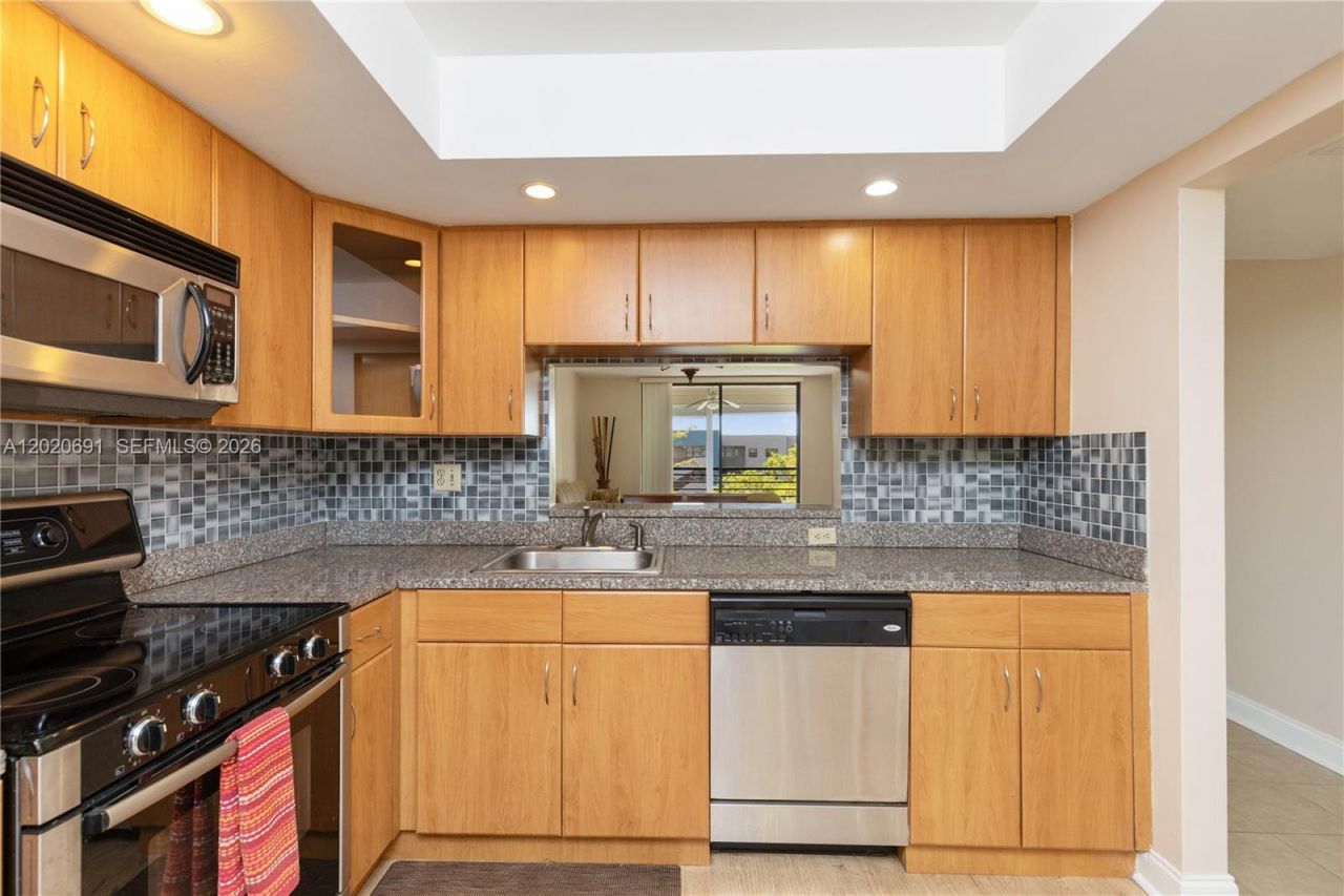 901 Colony Point Cir , Unit 521, Pembroke Pines, FL 33026 Photo