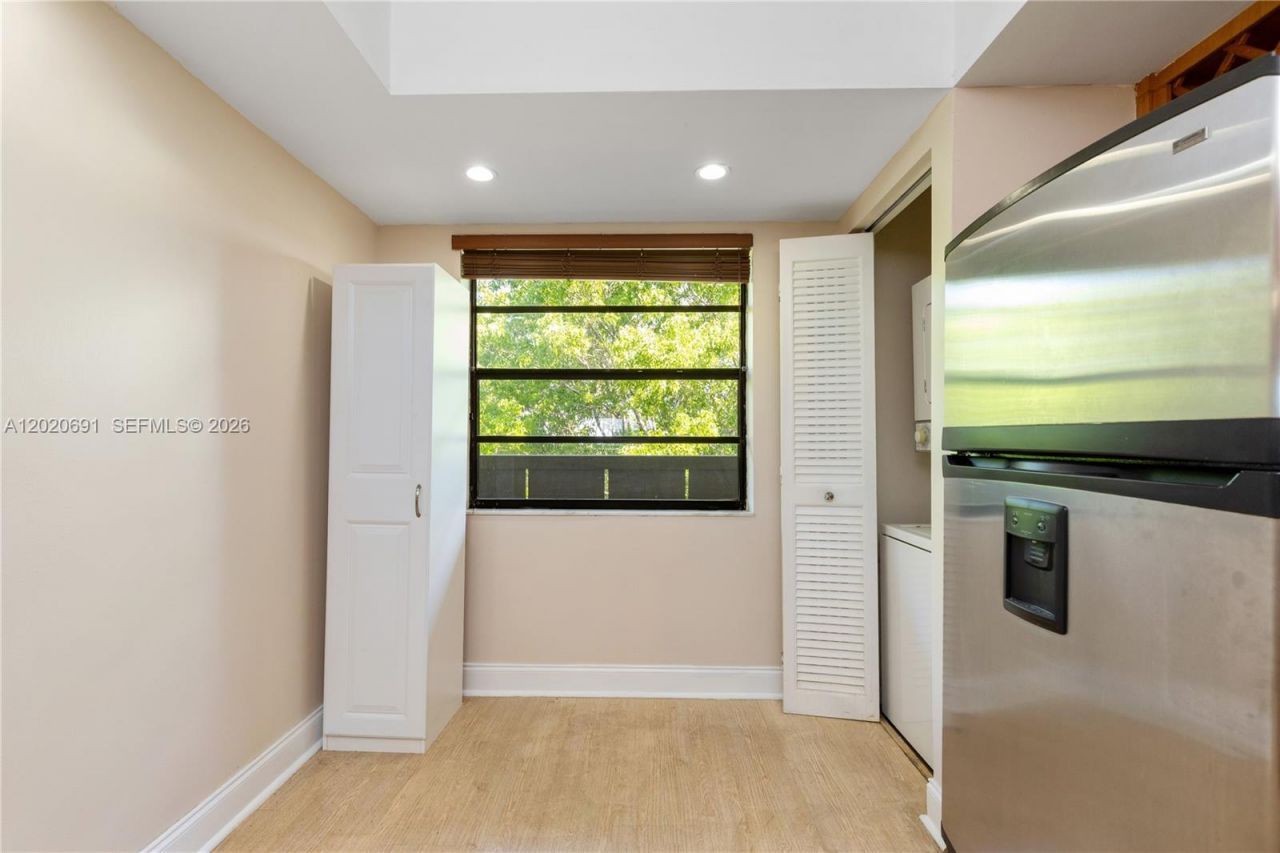 901 Colony Point Cir , Unit 521, Pembroke Pines, FL 33026 Photo