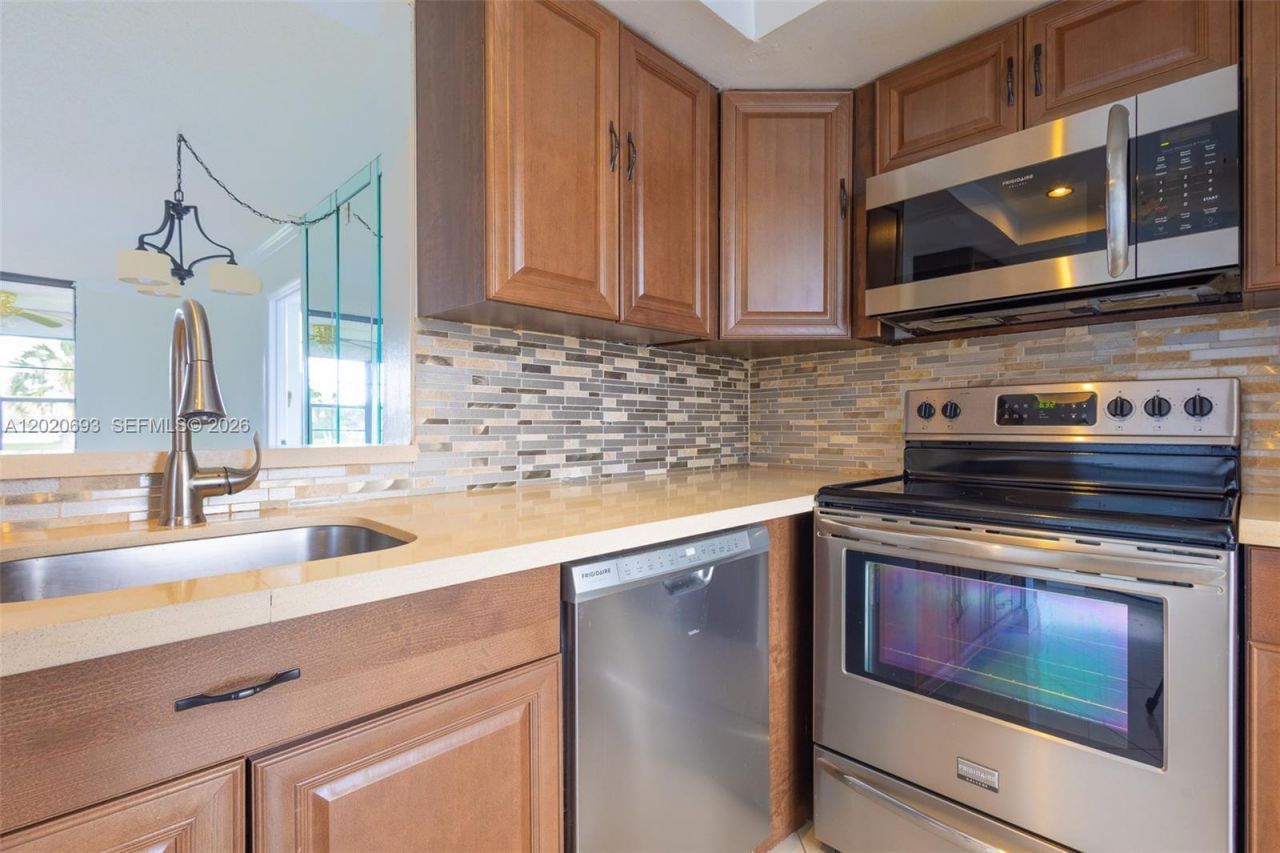 7350 NW 18th St , Unit 206, Margate, FL 33063 Photo
