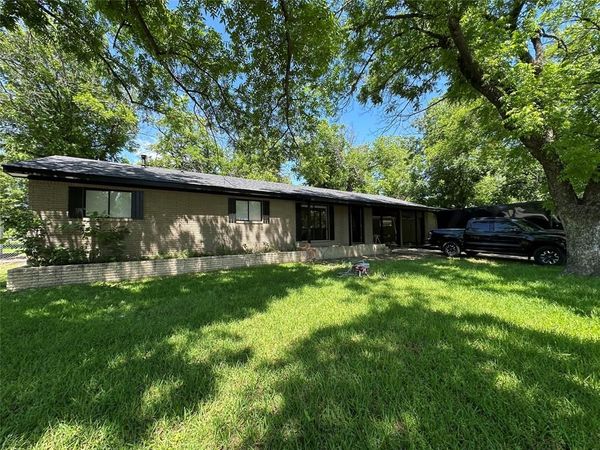 313 Woodlawn Drive, Comanche, TX 76442