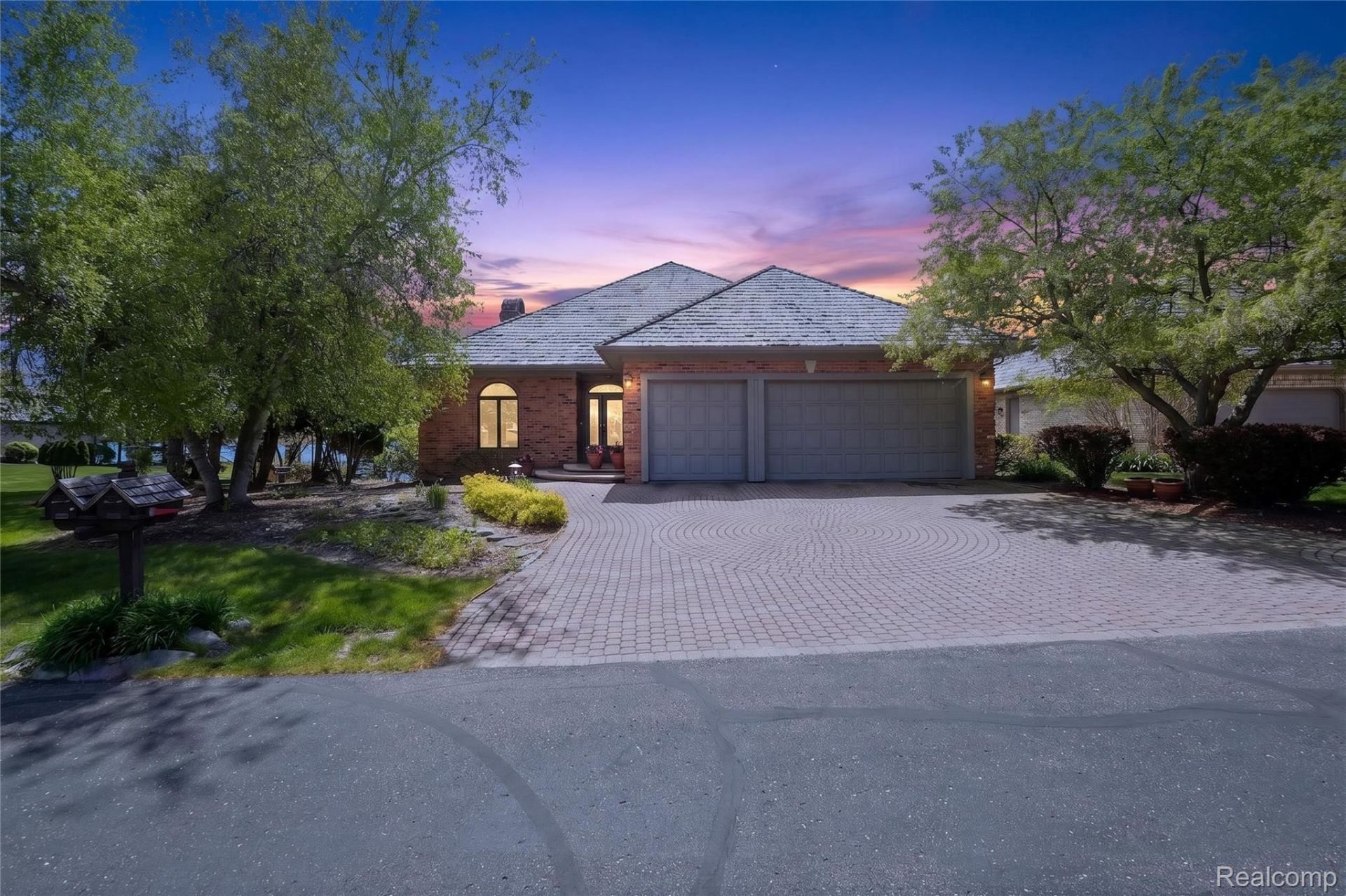 24 Chateaux Du Lac, Fenton Township, Mi 48430 Main Photo