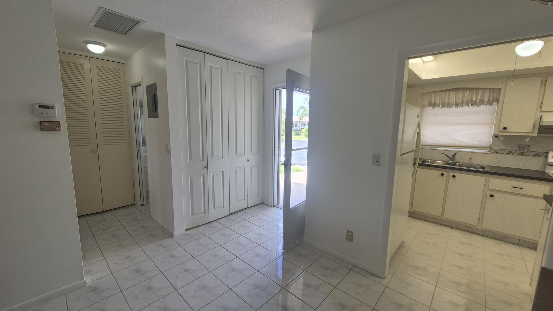 2805 Crosley Drive E, Unit Apt E, West Palm Beach, FL 33415 Photo