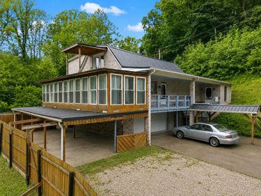41 Woodland , Paintsville, KY 41240