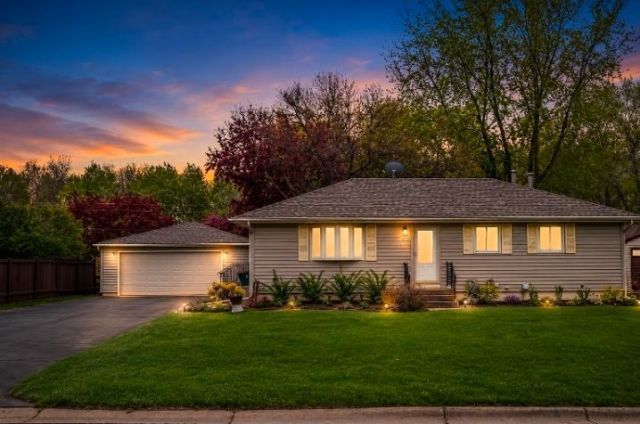 1524 121st Avenue NE, Blaine, MN 55449
