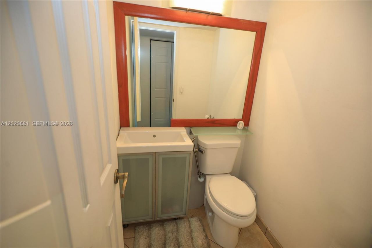 600 NE 36th St, Unit 710, Miami, FL 33137 Photo