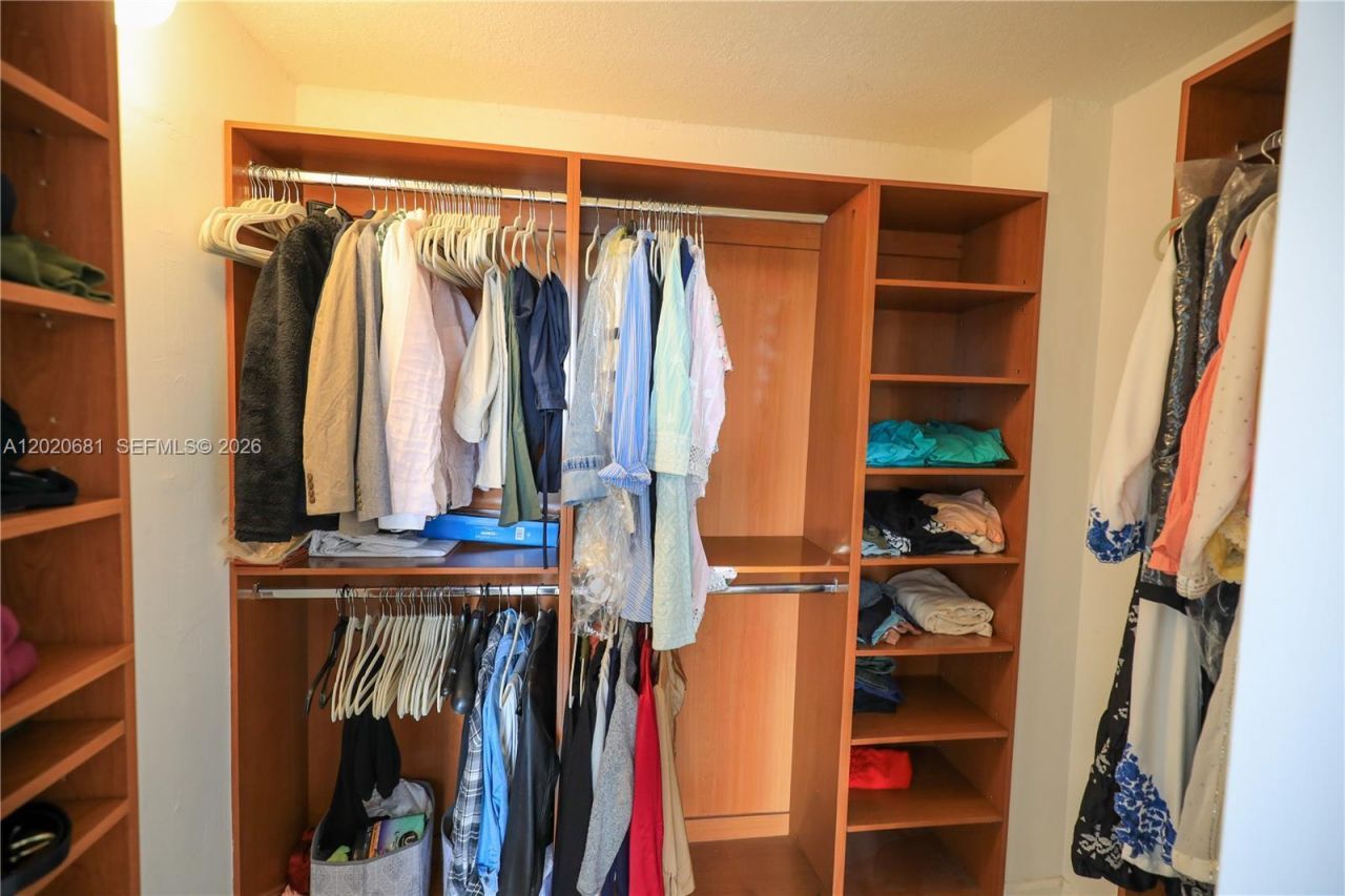 600 NE 36th St, Unit 710, Miami, FL 33137 Photo