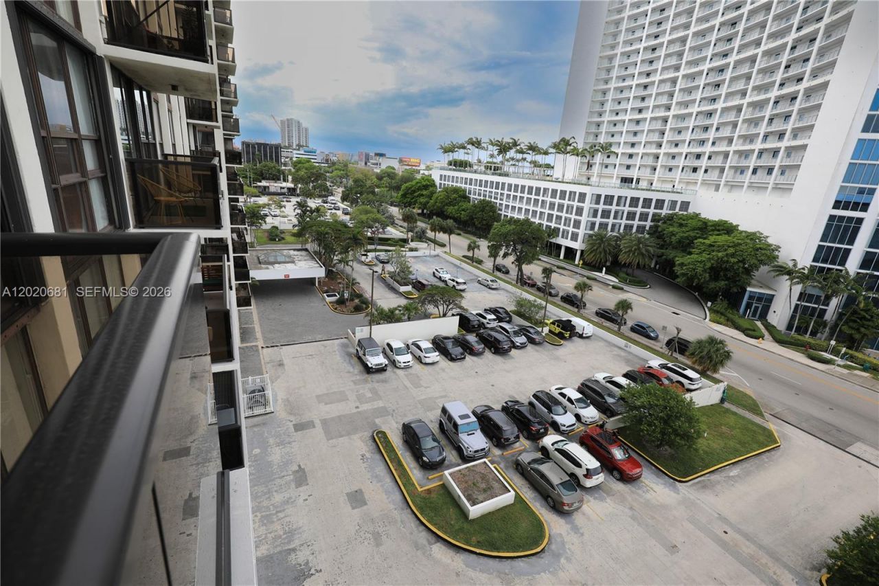 600 NE 36th St, Unit 710, Miami, FL 33137 Photo