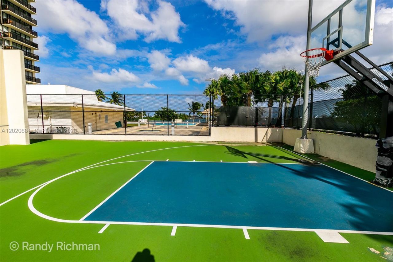 600 NE 36th St, Unit 710, Miami, FL 33137 Photo