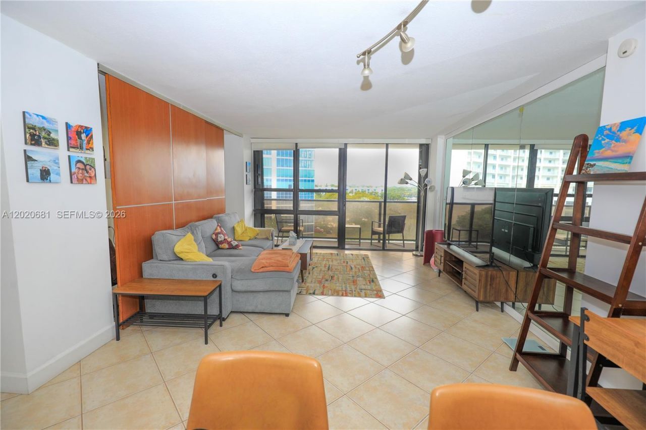 600 NE 36th St, Unit 710, Miami, FL 33137 Photo