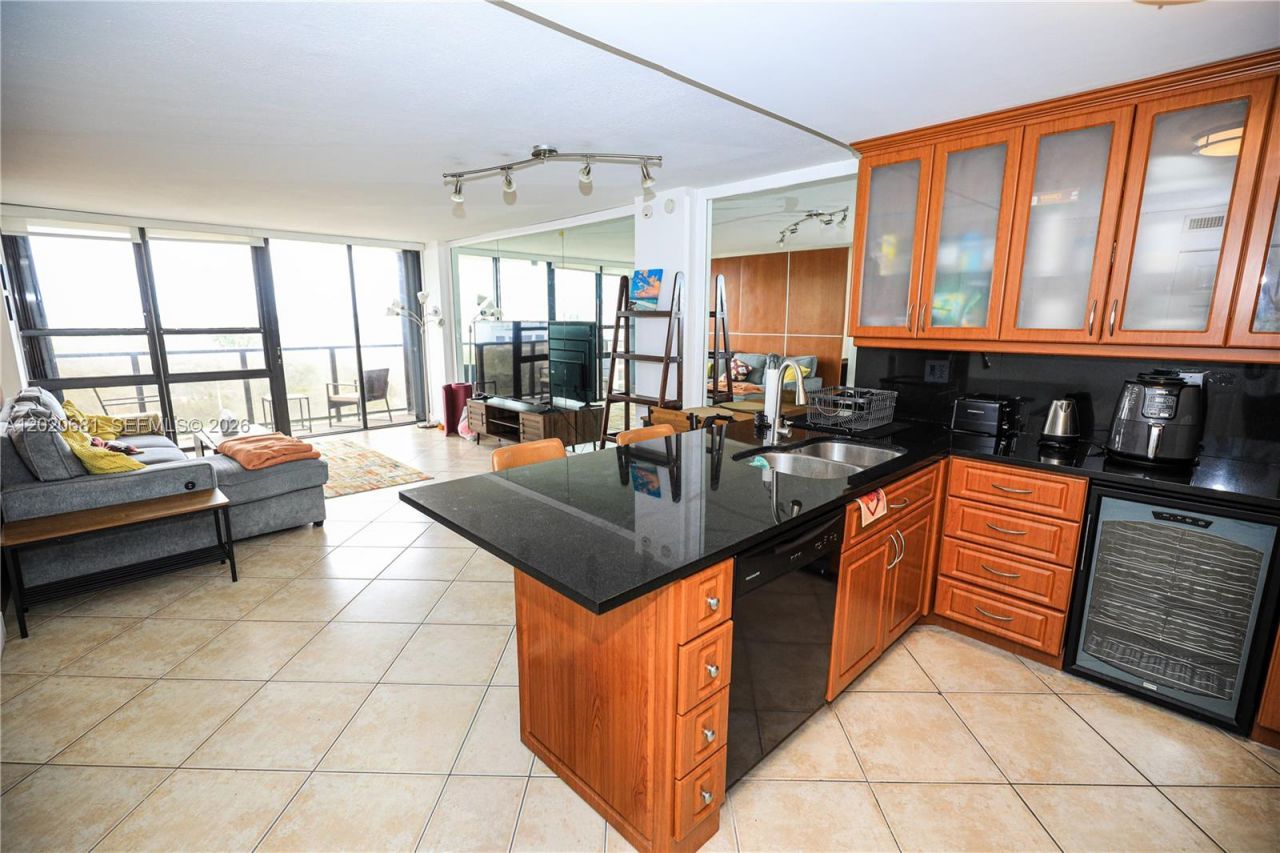 600 NE 36th St, Unit 710, Miami, FL 33137 Photo