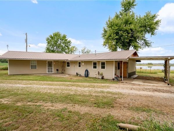 1698 9000 Road, Oswego, KS 67356