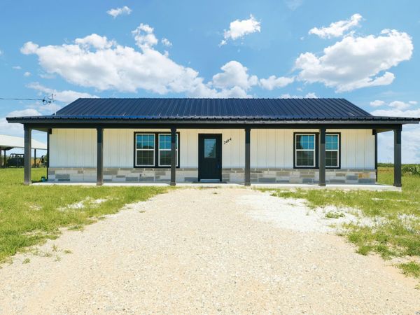 2484 County Road 120, Floresville, TX 78114