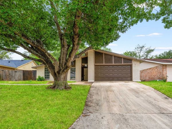 5001 WEDGEWOOD DR, Schertz, TX 78108