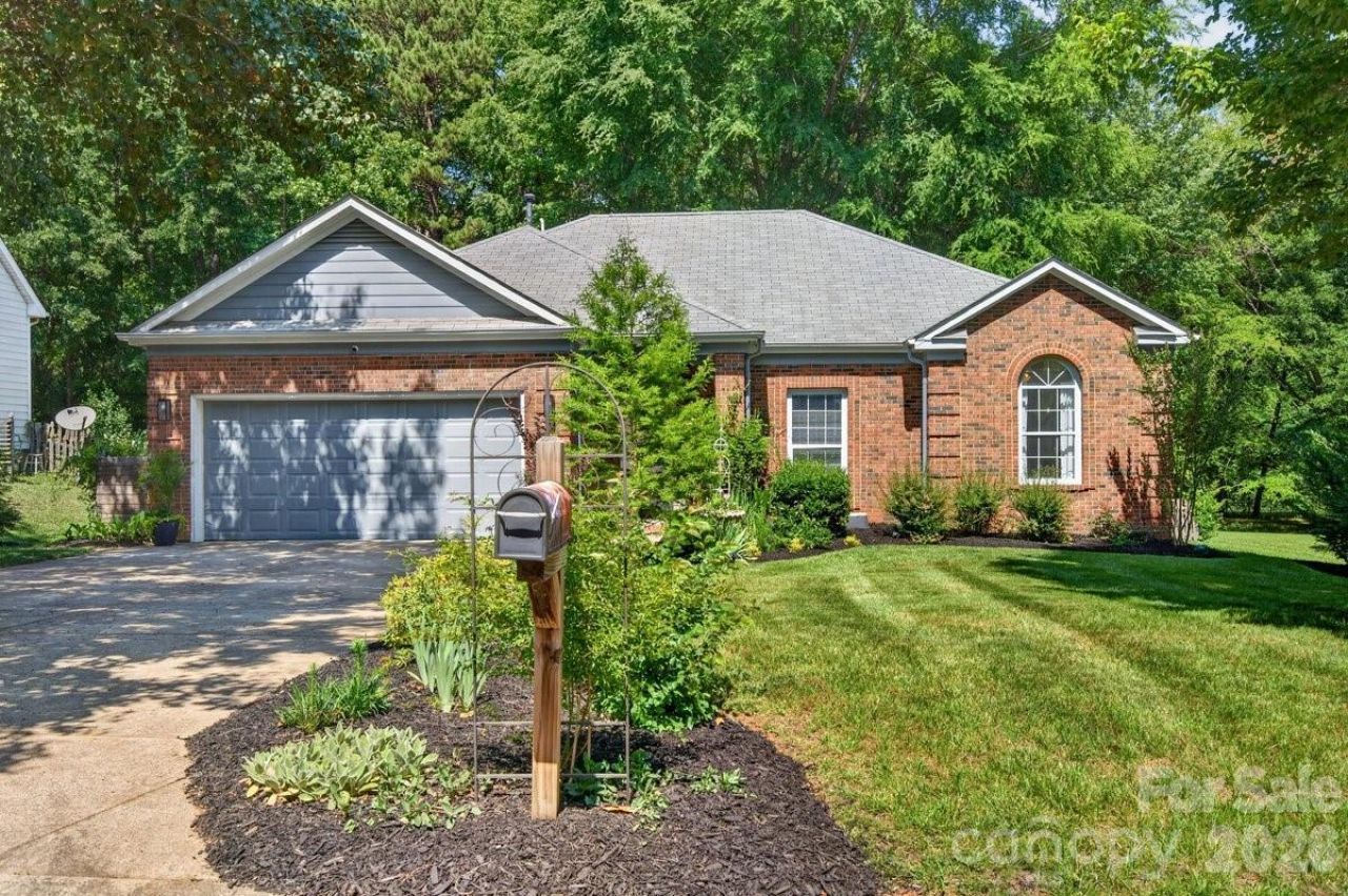 11219 Isthmus Court, Charlotte, NC 28215 Main Photo
