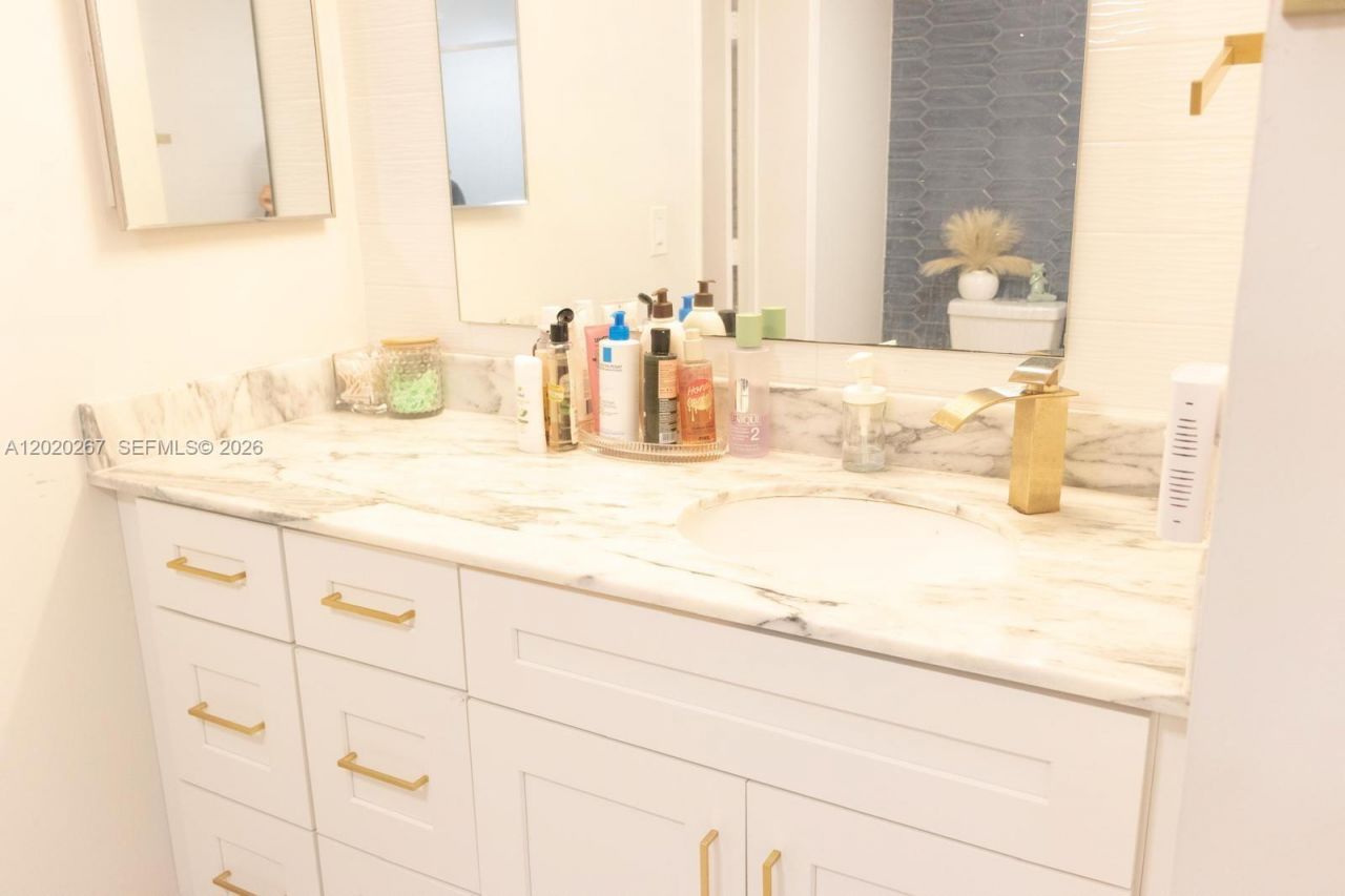 2200 S Cypress Bend Dr , Unit 204, Pompano Beach, FL 33069 Photo