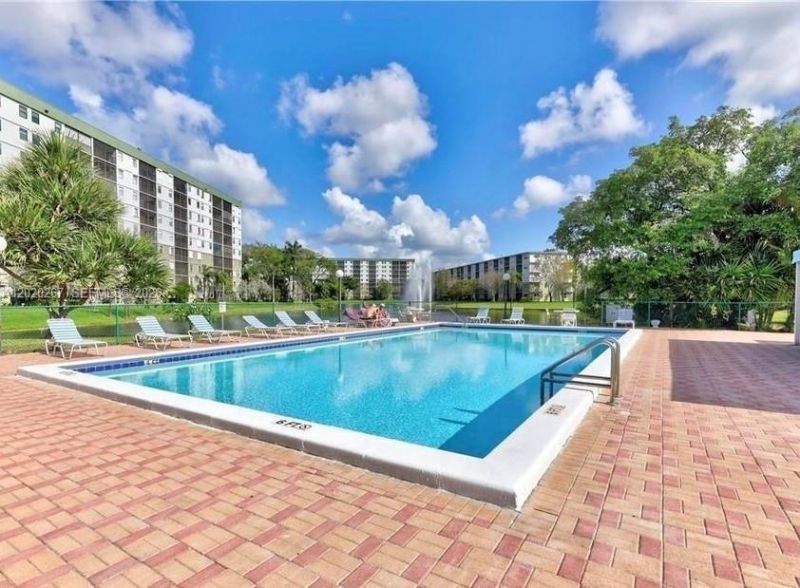 2200 S Cypress Bend Dr , Unit 204, Pompano Beach, FL 33069 Photo