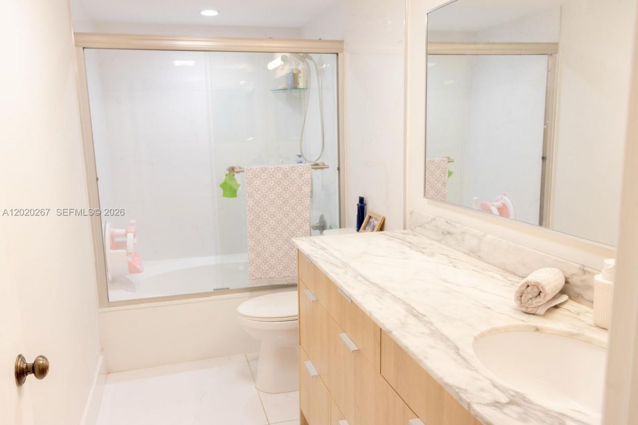 2200 S Cypress Bend Dr , Unit 204, Pompano Beach, FL 33069 Photo