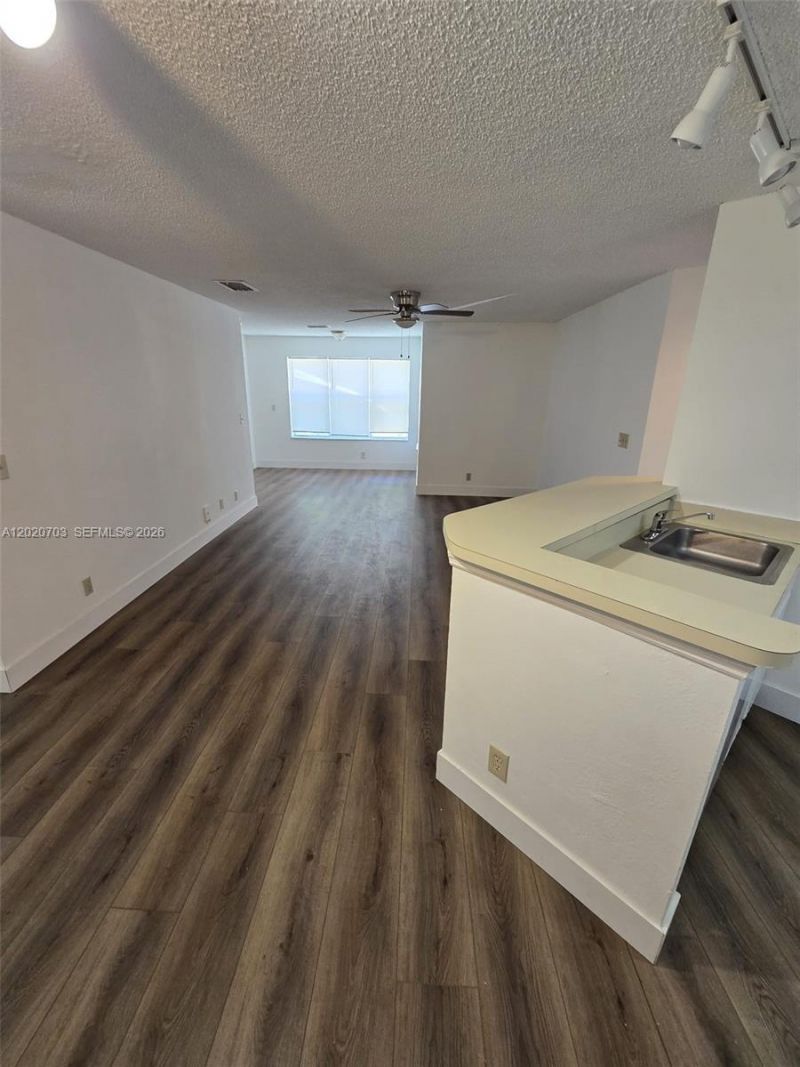3340 N Pinewalk Dr N , Unit 1518, Margate, FL 33063 Photo