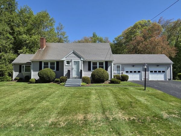 44 Lake Pkwy, Webster, MA 01570