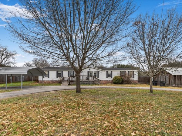 1005 Baumgarten ST, Schulenburg, TX 78956
