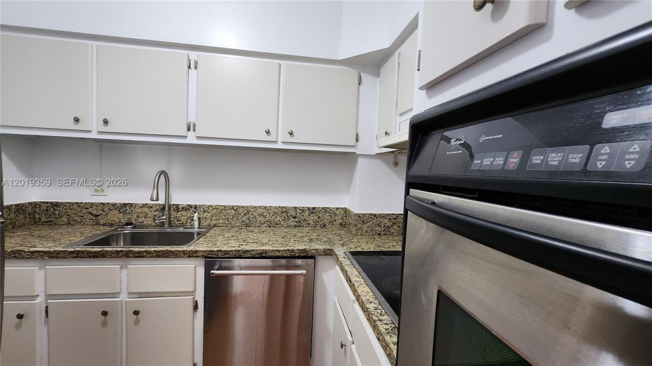 7441 Wayne, Unit 8-O, Miami Beach, FL 33141 Photo