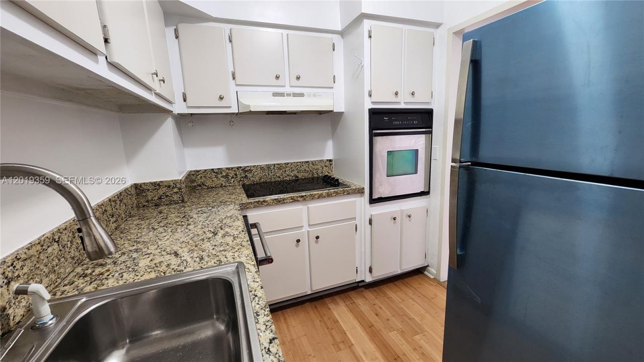7441 Wayne, Unit 8-O, Miami Beach, FL 33141 Photo