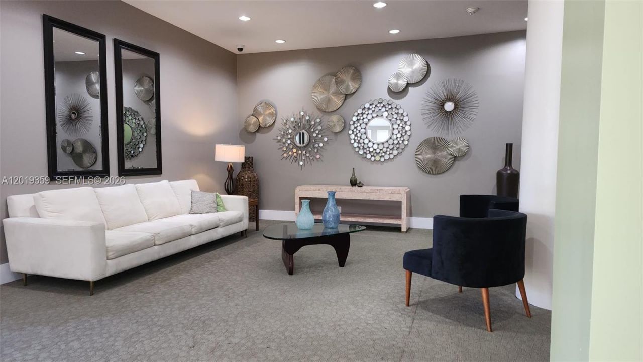 7441 Wayne, Unit 8-O, Miami Beach, FL 33141 Photo