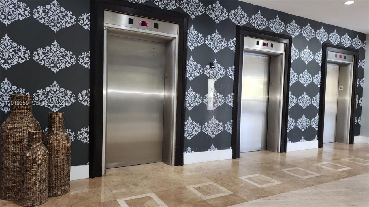 7441 Wayne, Unit 8-O, Miami Beach, FL 33141 Photo